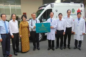 BV Nhân dân 115 nhận xe cứu thương chống dịch COVID-19