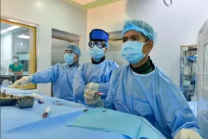 Cứu cháu gái 10 tuổi đột quỵ xuất huyết não khi đang ngồi học