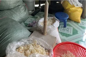 Bác sĩ nói về những nguy hiểm của bao cao su tái chế