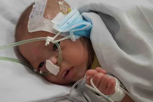 Tội nghiệp bé trai bị mẹ bỏ rơi sau hai ngày lọt lòng