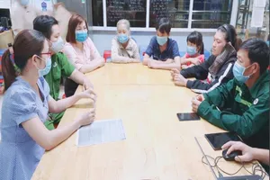 Bé trai bị bỏ rơi sau 2 ngày lọt lòng được cha mẹ tới nhận