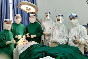 Cấp cứu trường hợp cách ly tập trung bị gãy xương hàm 