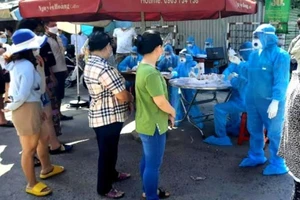 TP.HCM: Lấy mẫu xét nghiệm trong khu phong tỏa phải theo nhóm nguy cơ 