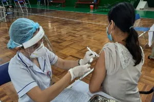 Quận đầu tiên hoàn thành tiêm vaccine ngừa COVID-19 cho người dân