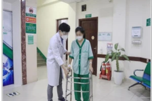 Cứu đôi chân gần như bị liệt do tổn thương thần kinh thân sống