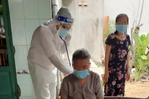 TP.HCM: Ca bệnh COVID-19 nhập viện cao hơn xuất viện