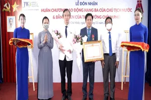 BS tái tạo gương mặt biến dạng nhận Huân chương Lao động hạng 3