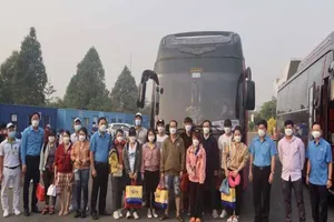 Công nhân xúc động được đoàn viên vì có 'Tấm vé nghĩa tình'