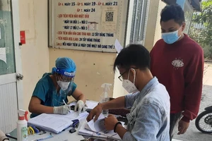 TP.HCM: F0 hết thở dài vì thủ tục hành chính