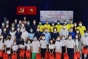 TP.HCM: Trao tặng 150 phần quà cho trẻ mồ côi do dịch COVID-19 