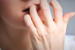 Làm gì để trẻ bỏ thói quen cắn móng tay?