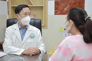 Tự tạo vết thương do dùng nhíp gắp 'con gì đang bò trên da'