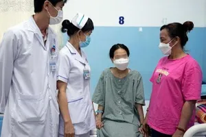 TP.HCM: Ba chuyên khoa hợp sức cắt khối u nặng hơn 7 kg