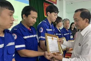 TP.HCM: Thưởng đột xuất êkíp cứu sống ngoạn mục bệnh nhân ngưng tim tại nhà
