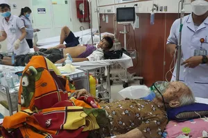 Cứu sống ca ngưng tim ngưng thở trên đường chuyển viện