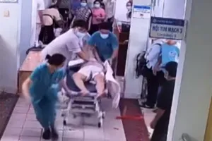 Ngưng tim khi đang chờ khám bệnh do nhồi máu cơ tim cấp