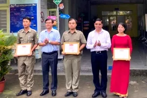 TP.HCM: Dân quận 12 truy cho được người quăng rác bừa bãi