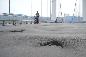 Vi hành...công khai!