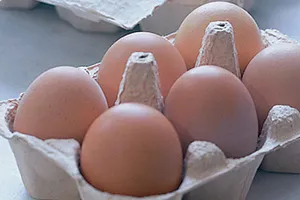 Ăn trứng cũng nguy hiểm cho tim như hút thuốc?