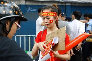 Dịch vụ ăn theo giải U19 sôi động