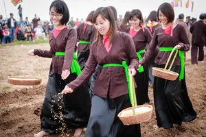 Hàng ngàn người nô nức dự hội Tịch Điền Đọi Sơn