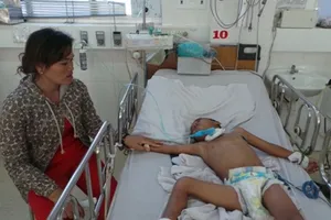 Bé trai nguy kịch vì không được chích ngừa uốn ván