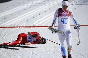 Nứt xương chân vẫn giành HCV trượt tuyết