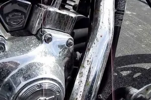 Mẹo đơn giản để tẩy rửa vết gi sét trên xe máy