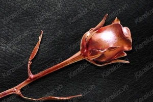 Quà độc 8-3: Hoa hồng mạ vàng sôcôla giá 6 triệu đồng