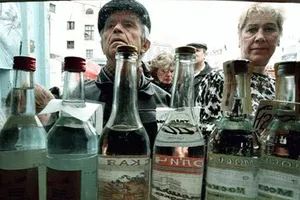 Uống rượu giả, 14 người thiệt mạng