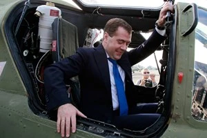 Thủ tướng Nga Medvedev bất ngờ tới thăm Crimea