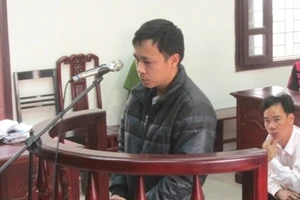 Thầy giáo dụ học sinh đến nhà để quan hệ tình dục