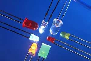 Gắp bóng đèn kẹt trong người bé trai