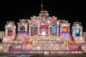 Sắc màu năm châu giữa cố đô Huế