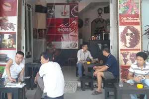 Thời của quán cà phê “cóc” mang về