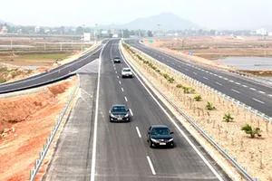 Lưu thông an toàn trên đường cao tốc