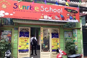 Khóa cổng trường mầm non, "giam" 14 trẻ hai giờ