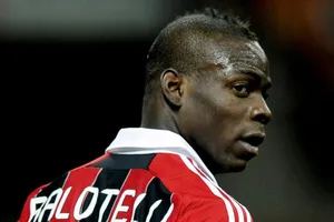 Arsenal “thừa nước đục thả câu” để có Balotelli