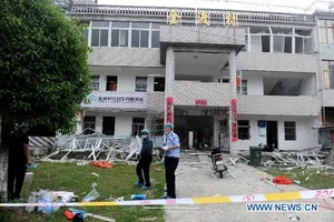 Trung Quốc: Ôm bom lao vào cuộc họp ủy ban