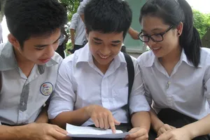 Hà Nội: Nhiều thí sinh đến muộn, quên thẻ học sinh 