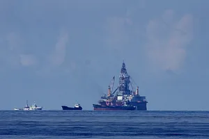 35 - 40 tàu Trung Quốc ngăn cản, đe dọa tàu chấp pháp Việt Nam