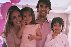 Rộ tin đồn Kaka đổ vỡ hôn nhân