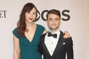 Sao phim “Harry Potter” lần đầu khoe bạn gái