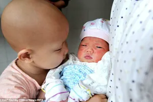 Đứa trẻ chào đời với sứ mệnh cứu chị