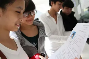 Học sinh bắt đầu nhận giấy báo dự thi ĐH, CĐ