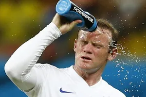 Rooney nổi nóng trên facebook