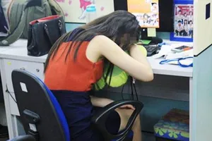 Cấm ngủ trưa văn phòng không vi phạm Luật lao động