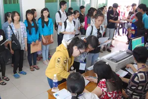 Nhiều sai sót trong ngày làm thủ tục thi ĐH đợt 2