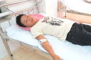 Thí sinh làm được 2/3 đề thi thì phải cấp cứu vì kiệt sức 