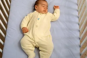 Thương con, đừng cho ngủ chung giường